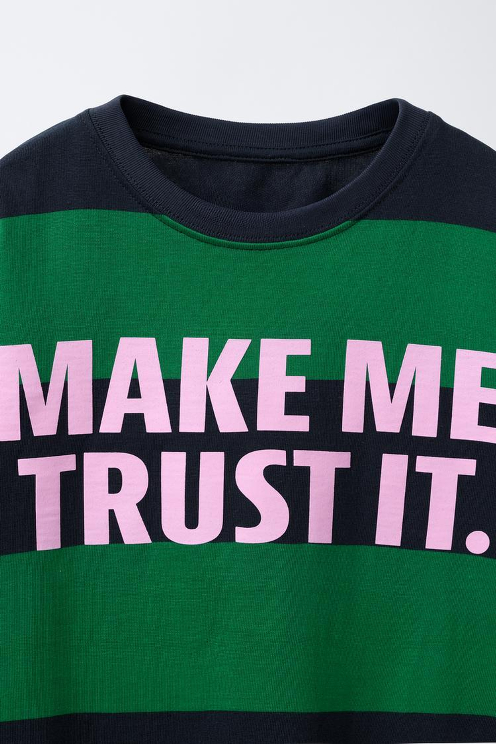 ZARA ЛОНГСЛИВ ИЗ ПЛОТНОЙ ТКАНИ В ПОЛОСКУ С НАДПИСЬЮ, ЗЕЛЕНЫЙ