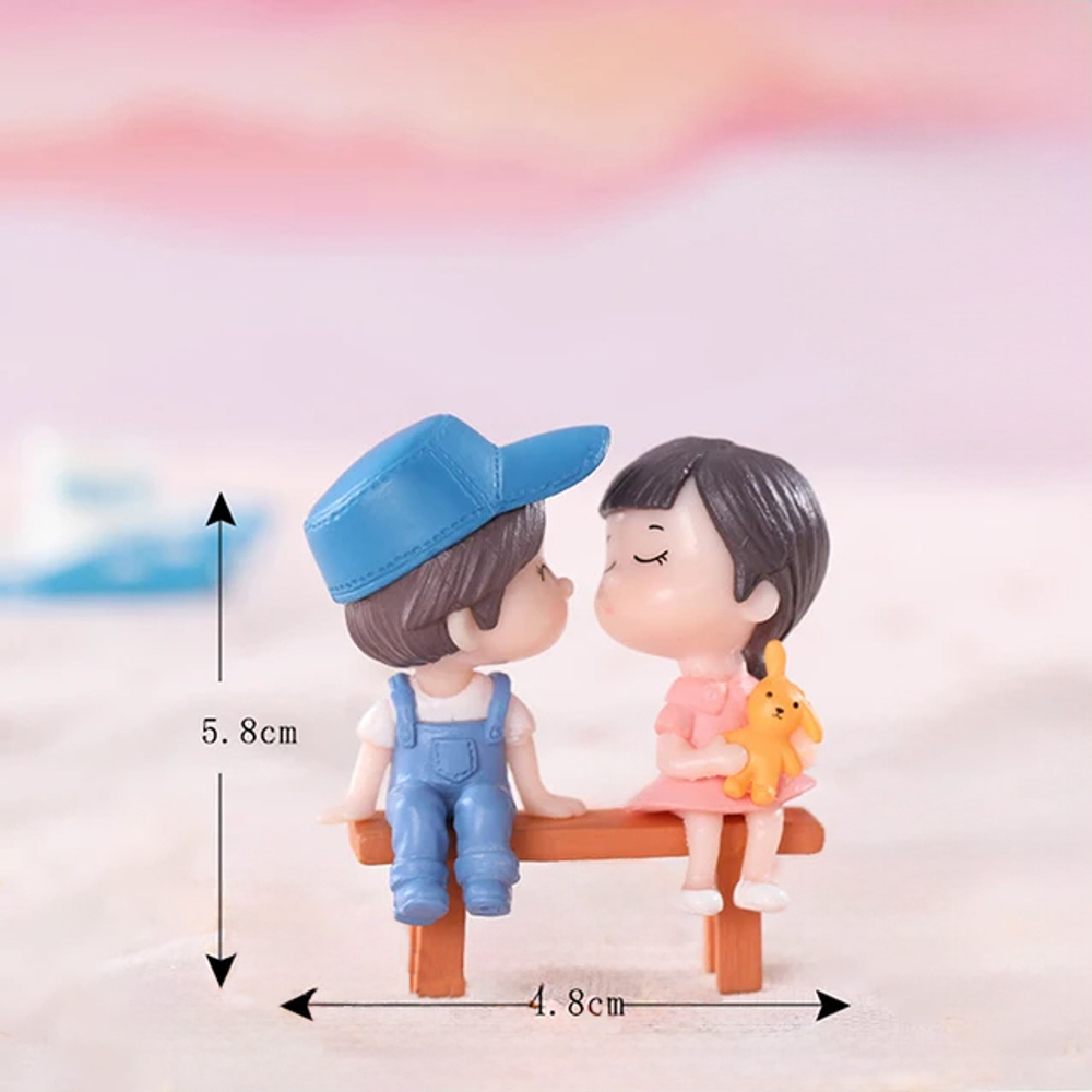 Фигурка "На лавочке"