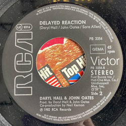 Винтажная виниловая пластинка LP Daryl Hall and John Oates Maneater B/W Delayed Reaction (Germany 1982) 7 дюймов, 45 RPM, Single
