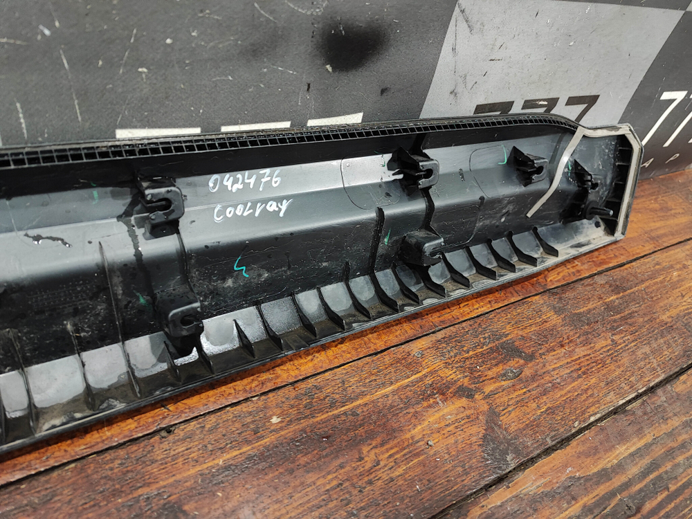 накладка двери передней левой Geely Coolray 19-нв Б/У Оригинал 5075035900