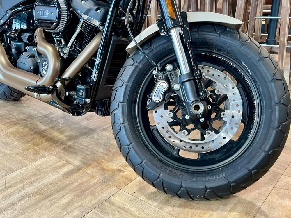 Harley-Davidson Softail Fat Bob 114 (White Sand Pearl)