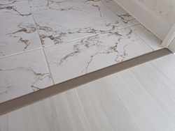 Алюминиевый порог для пола НЕПЛИНТУС UL20X6-01L Серебро матовое 20х6х2000 мм