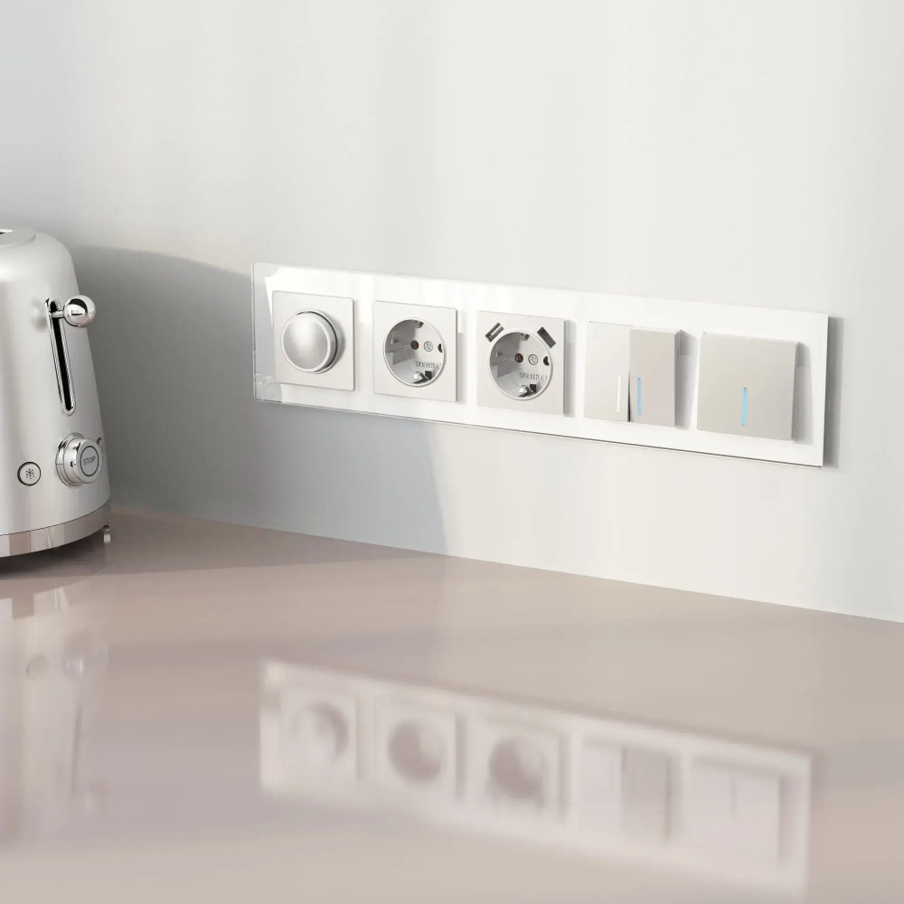 Рамка на 5 постов Favorit (белый,стекло) W0051101