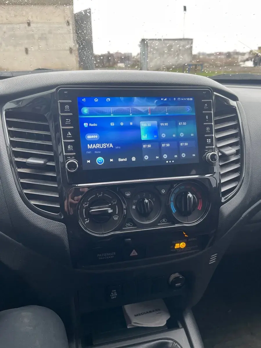 Магнитола для Mitsubishi L200 2015-2024 (кондиционер), FIAT Fullback - Carmedia OL-9567-1 (кнопки и крутилки), Android 12, TS10, CarPlay, 4G SIM-слот