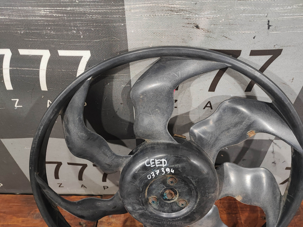 Вентилятор радиатора Kia Ceed 1 (ED) 06-12 Б/У Оригинал 253861H000