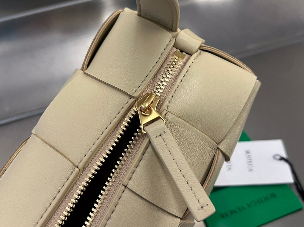 Bottega Veneta Small Brick Cassette 23 cm