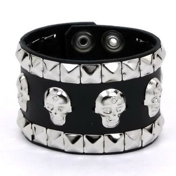 Напульсник череп 1 ряд + квадр 2 ряда (064)