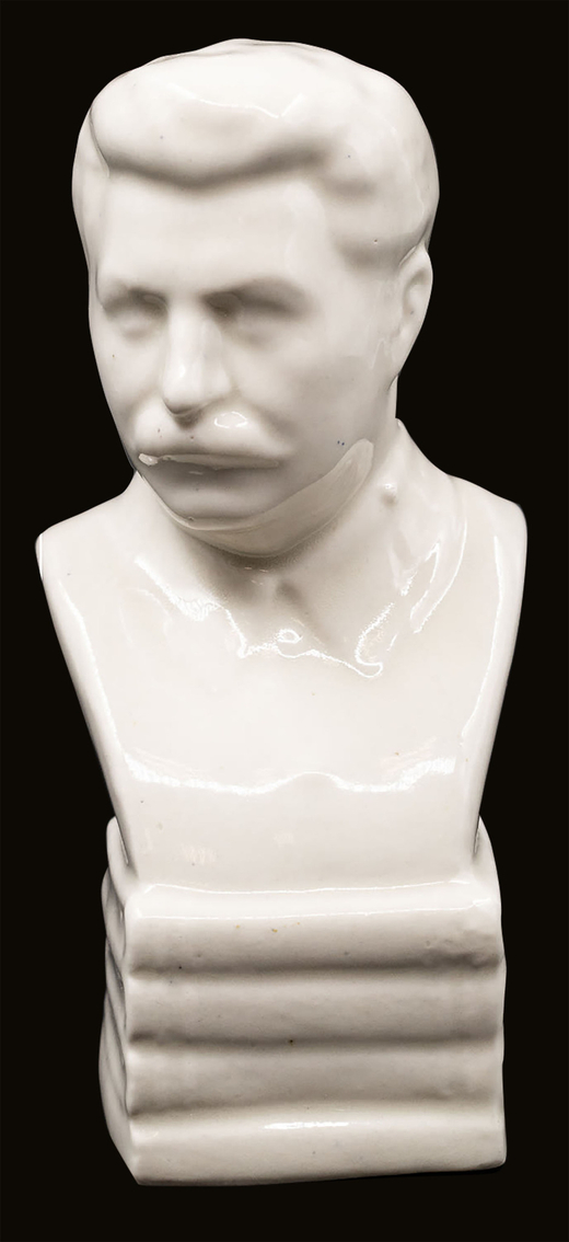 Бюст И. В. Сталина. Гжель. Конец XX в. Фарфор, бельё. Высота - 20 см.