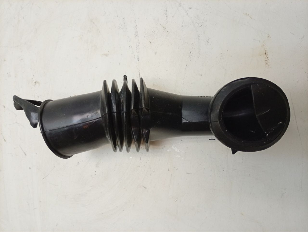 RST703DW кт18 Заливной патрубок для стиральной машины Indesit Ariston 1440029180 б/у