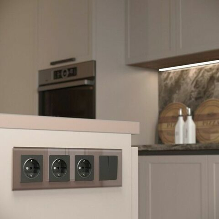 Рамка на 4 поста Favorit (латте, стекло)