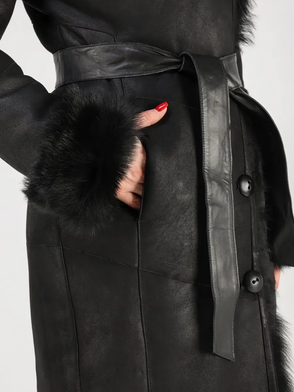 Дубленка зимняя натуральная с капюшоном длинная и теплая