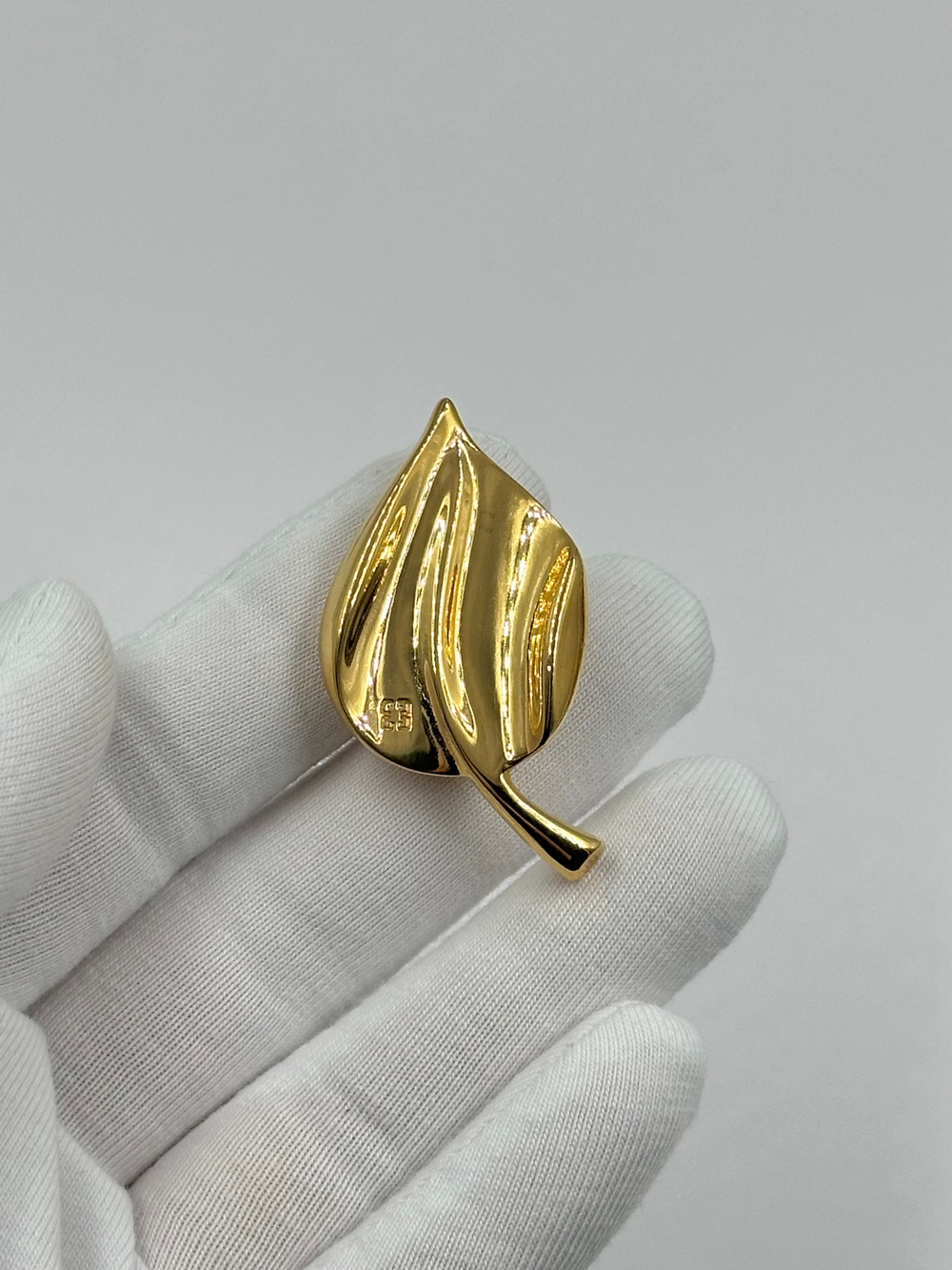 Брошь Листик Givenchy