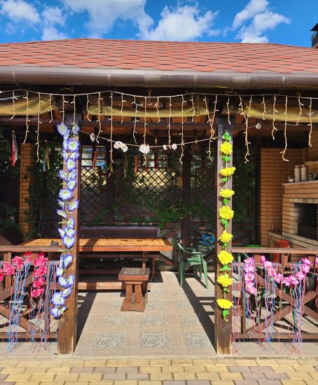 Гирлянда из цветов крупных, темно-розовая