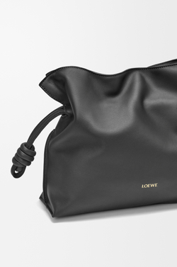 Loewe Сумка-клатч среднего размера Flamenco из телячьей кожи наппа, черный