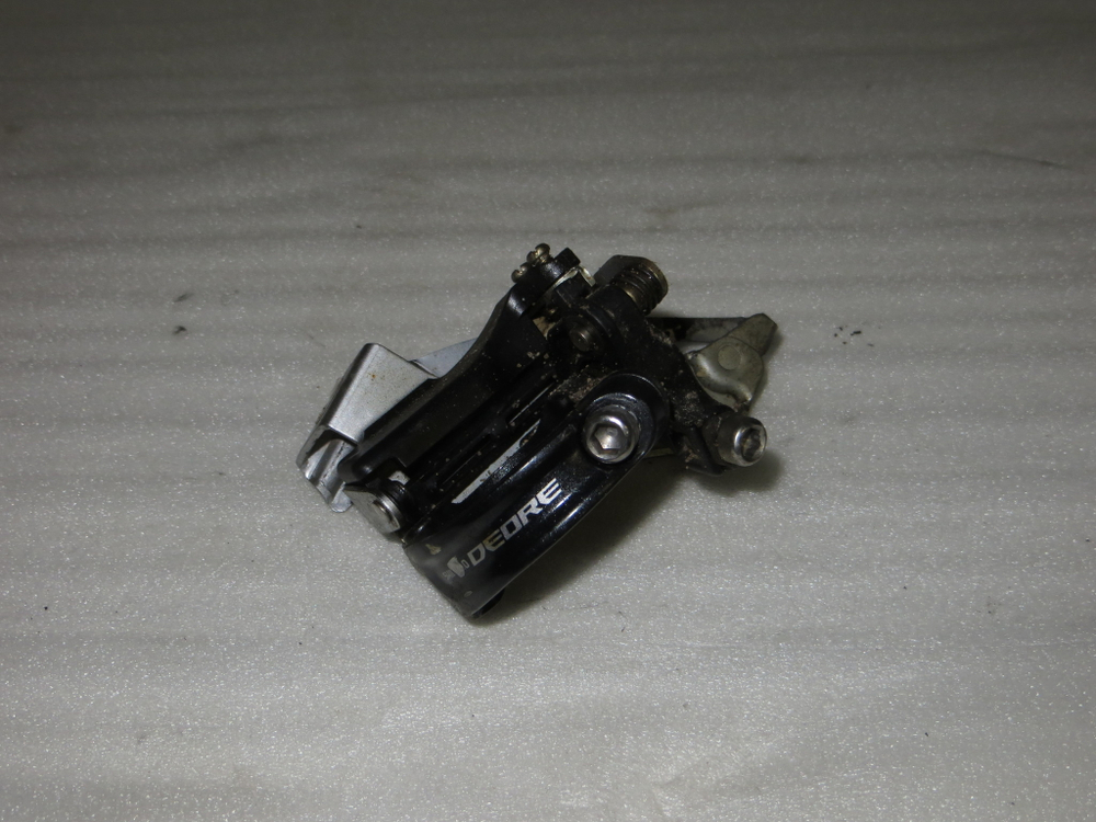 переключатель Shimano Deore FD-M590