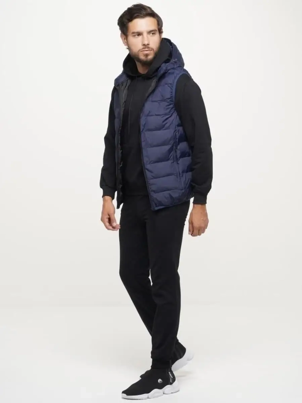 Жилет чёрный.