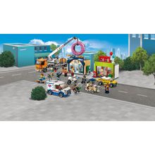 Открытие магазина по продаже пончиков City Town LEGO