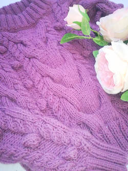 Женский свитер "Виноград" со спущенными плечами