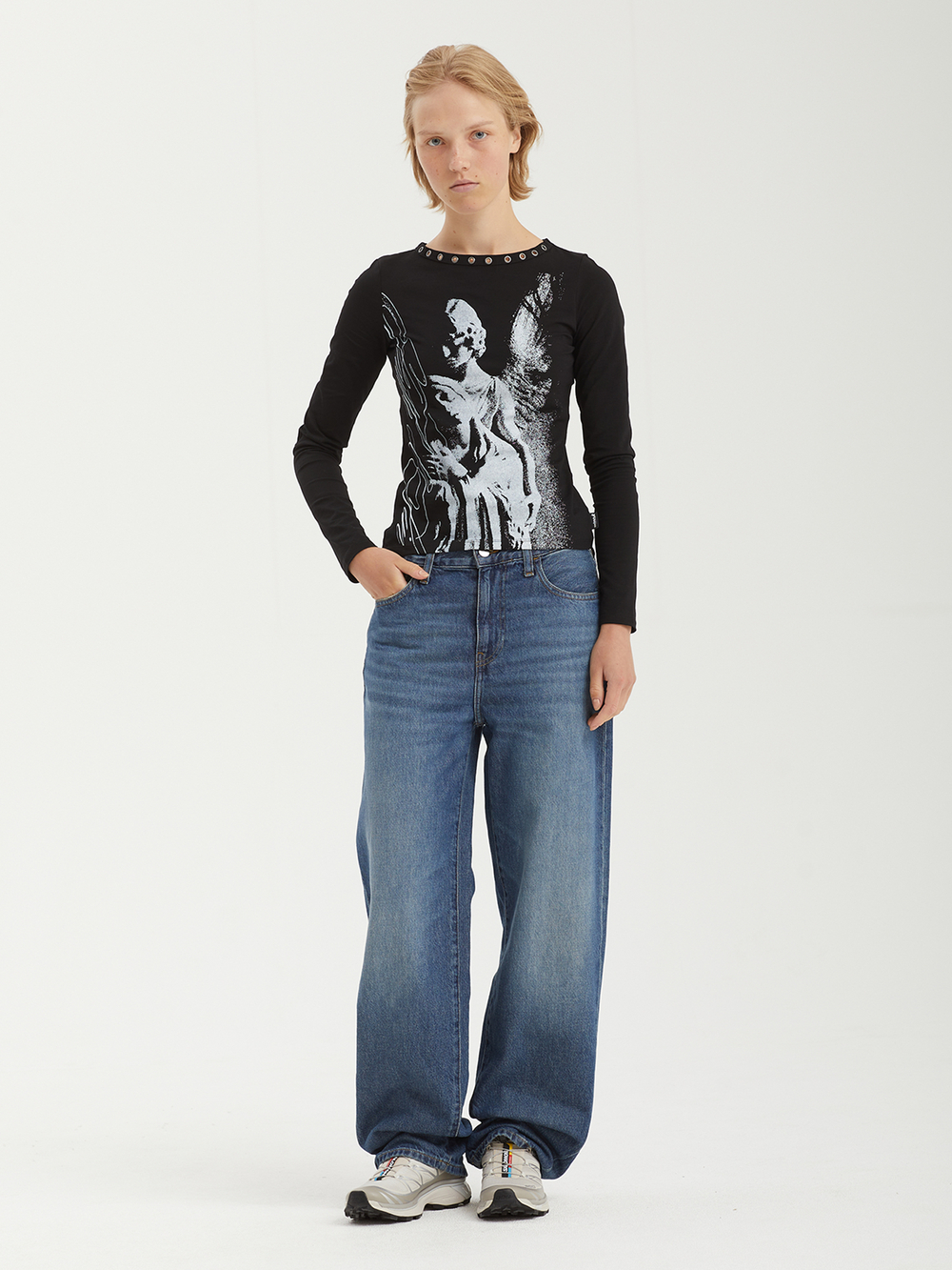 Топ Silent Vow Black Sigil Cursive Graphic Eyelet Neck