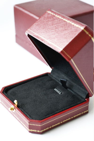 Футляр с оклейкой, серия "СЕРДЦЕЕДКА", 75х75х52 мм