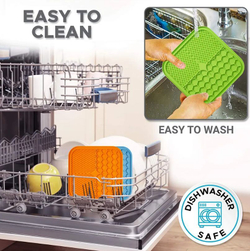 Лизательный коврик для домашних животных M-PETS, размер 15х15 см, цвет оранжевый