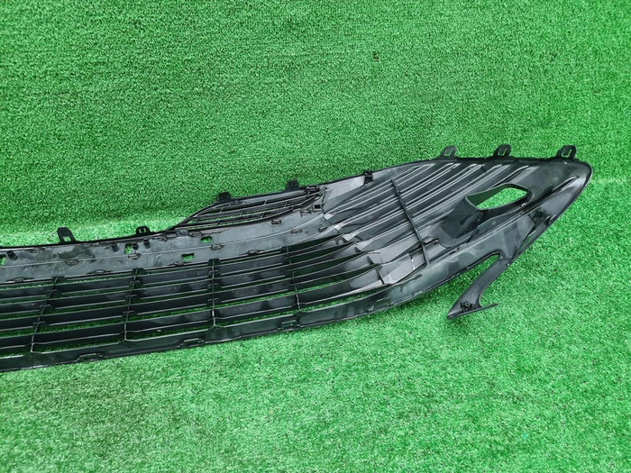 Решетка переднего бампера Toyota Camry xv70 17-21