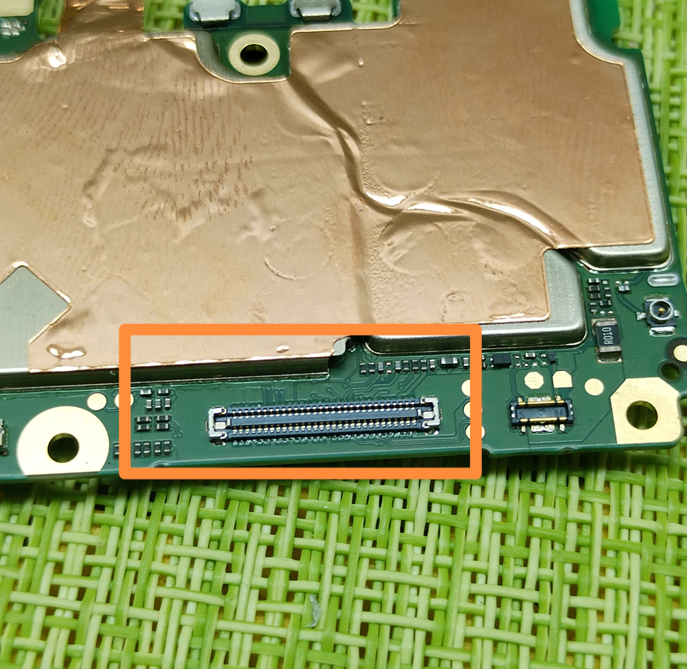 Infinix Smart 8 (X6525) - FPC коннектор дисплея (на плату)