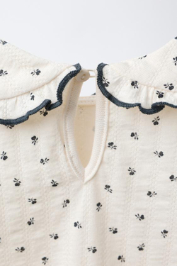 ZARA ФУТБОЛКА С ОТЛОЖНЫМ ВОРОТНИКОМ И ЦВЕТОЧНЫМ ПРИНТОМ, ЭКРЮ