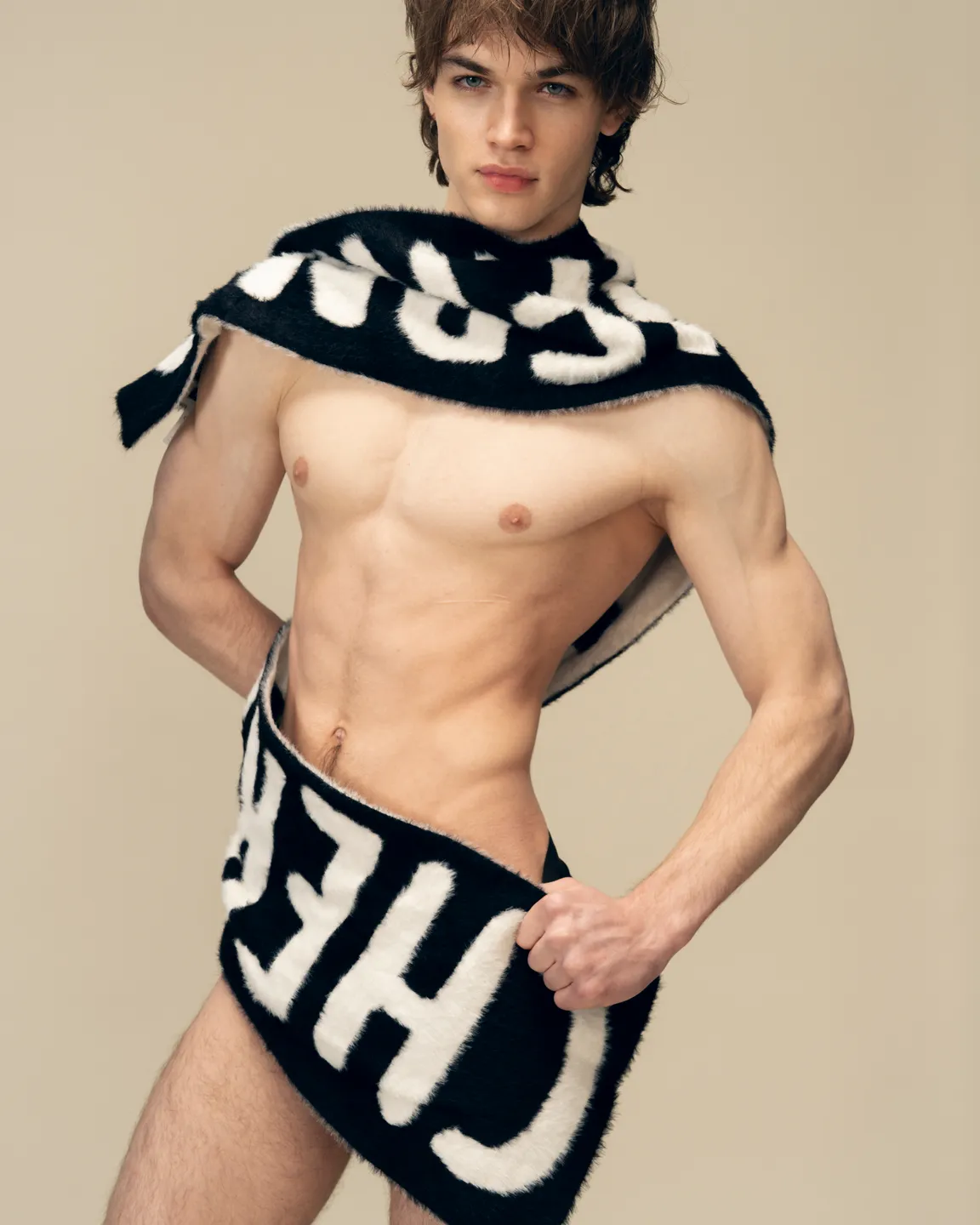 Черный шарф