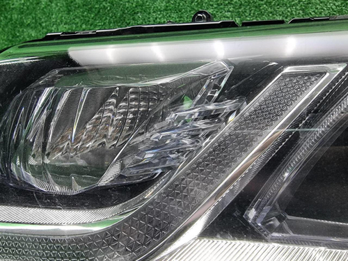 Битая Фара левая Toyota Camry xv70 (2017-н.в.) LED