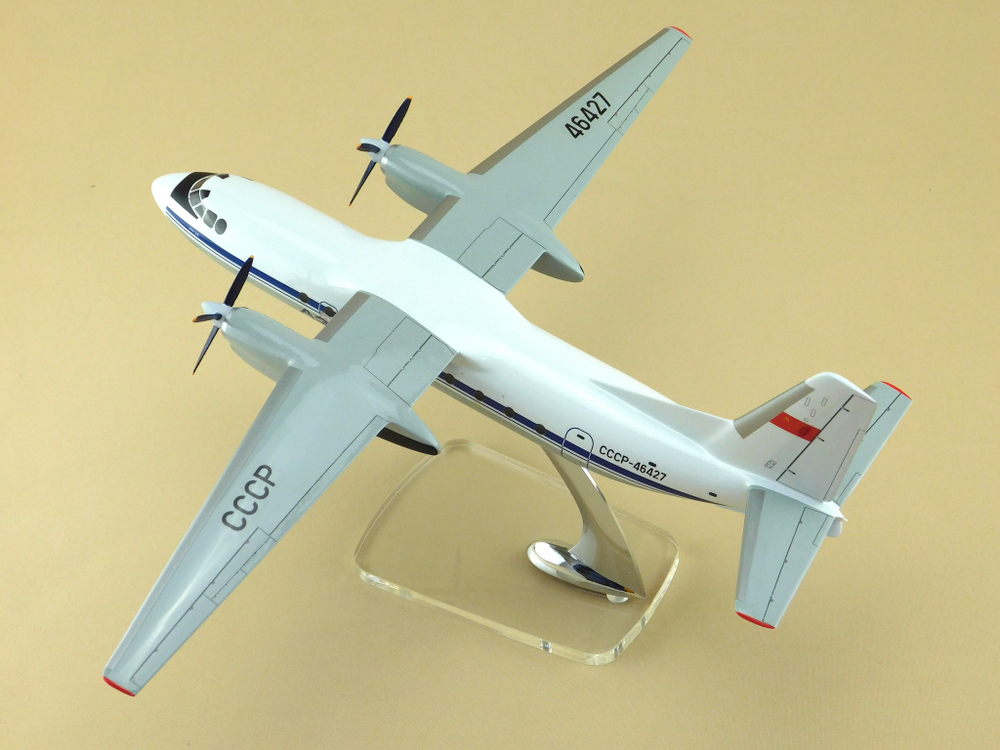 Модель самолета Ан-24 (М1:72, Аэрофлот СССР-46427)