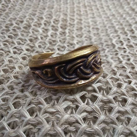 Кольцо с орнаментом "косичка"