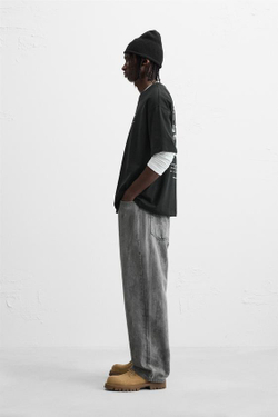 ZARA ФУТБОЛКА С КОНТРАСТНЫМ ПРИНТОМ, ЧЕРНЫЙ