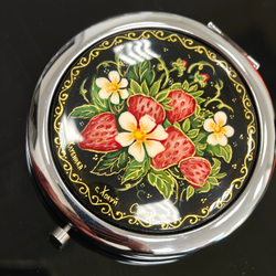 Сувенирное зеркальце с ручной росписью "Земляника"