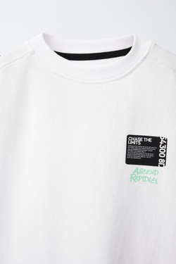 ZARA СПОРТИВНАЯ ФУТБОЛКА С ГРАФФИТИ, БЕЛЫЙ