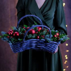 Корзина новогодняя #356 с еловыми ветками