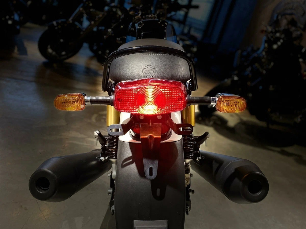 Royal Enfield Continental GT 650 Apex Grey (Black Alloy)