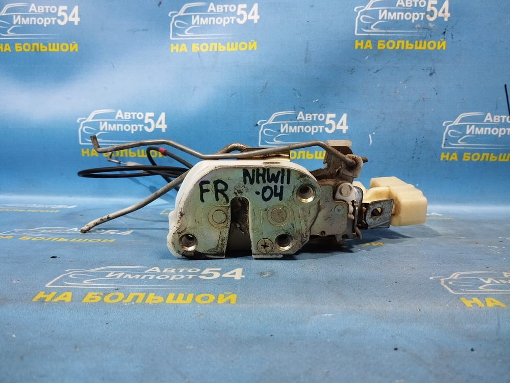 Замок двери передней правой TOYOTA PRIUS 2002