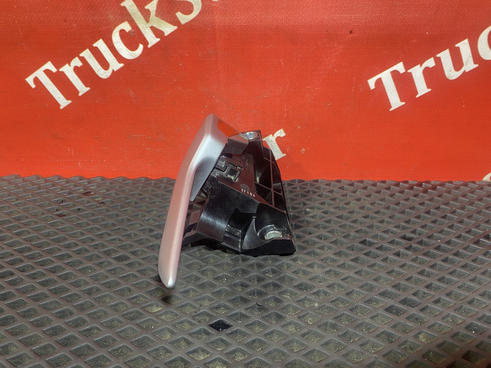 Ручка двери внутренняя левая