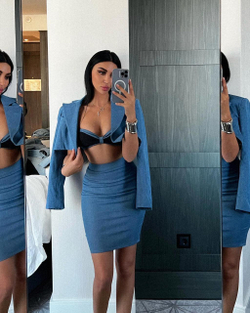 Топ cчерной вставкой на груди