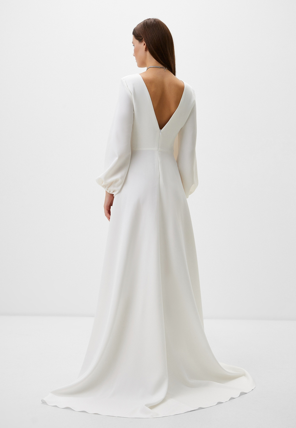 Свадебное платье с открытой спиной