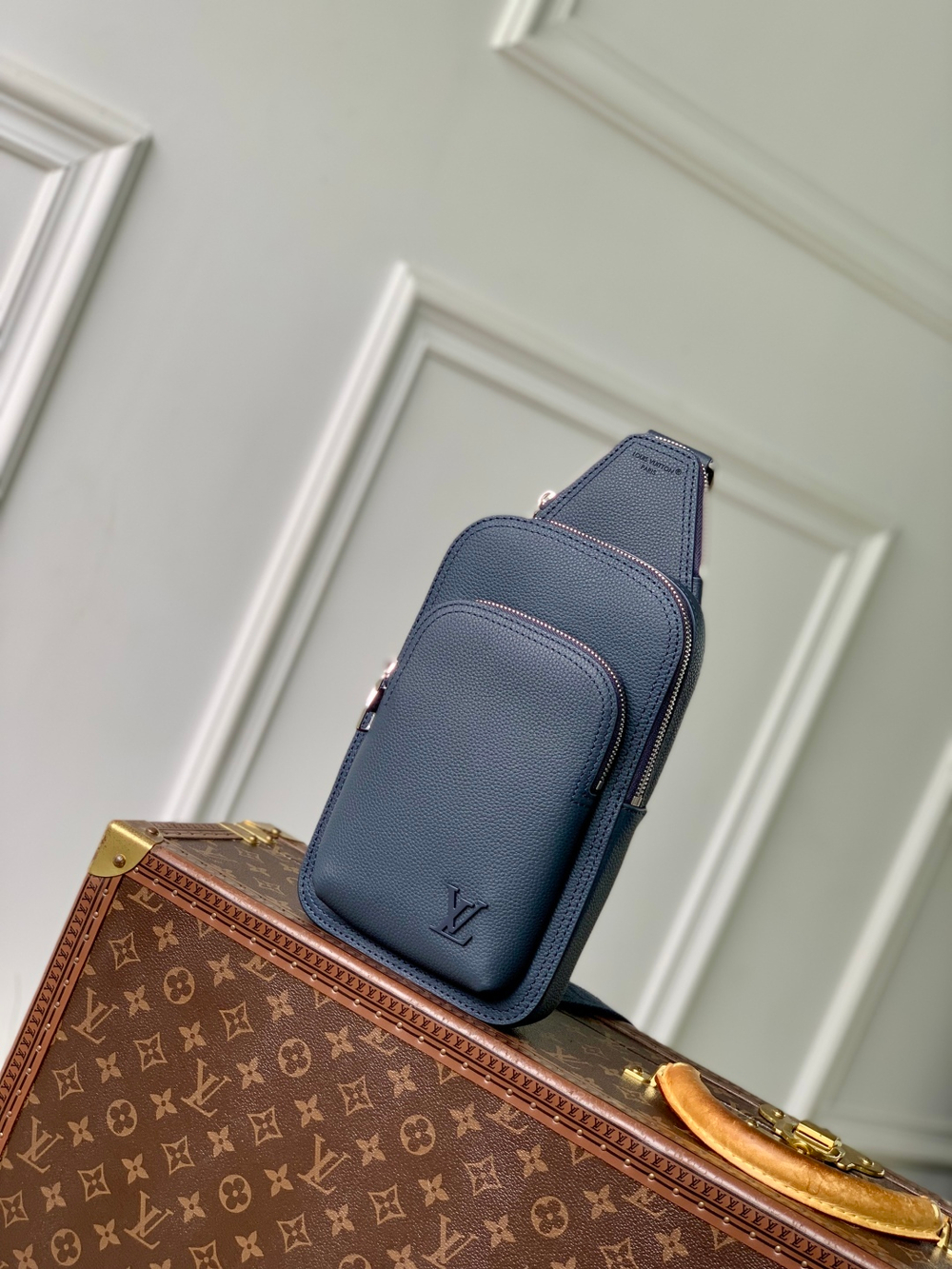 Louis Vuitton Avenue Slingbag PM