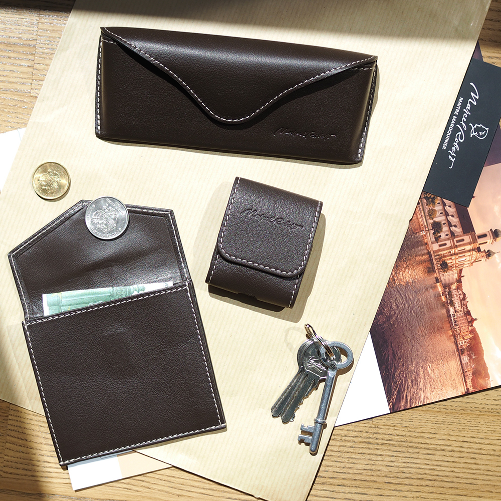 Кошелек-картхолдер Perle из кожи теленка, темно-коричневого цвета