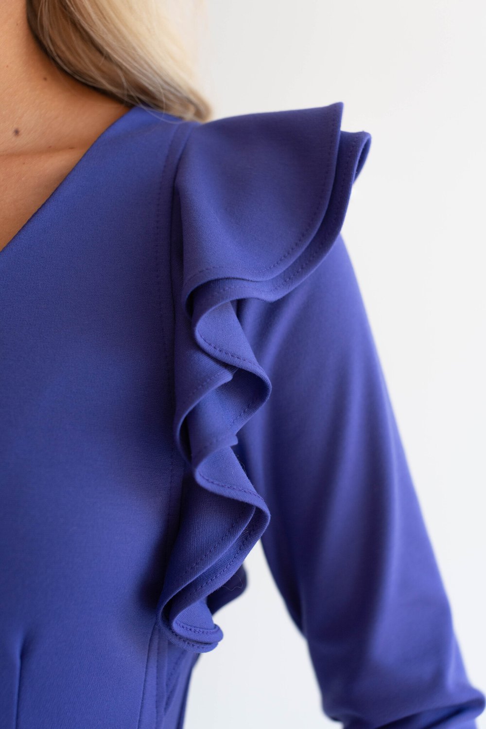 Платье фиолетовое с воланами из вискозы