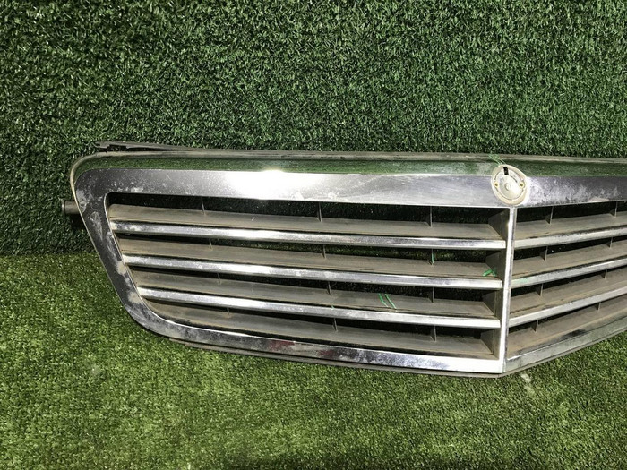 Решетка радиатора Mercedes C W204 (2006-2011)