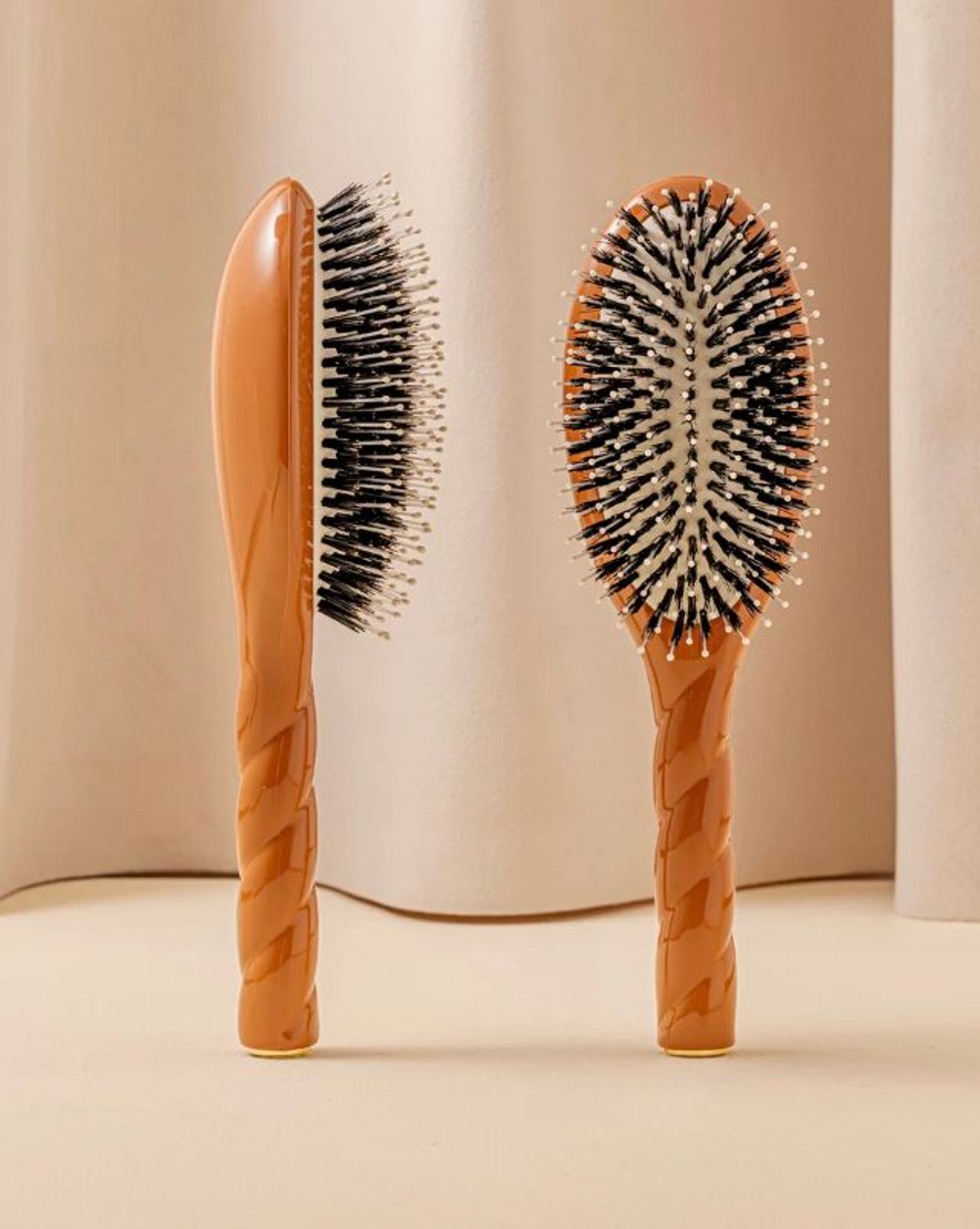 La Bonne Brosse Массажная расческа для волос N 03 Essential Sensitive Scalp Brush - Creamy White