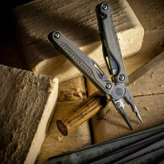 Мультитул Leatherman Charge Plus TTi 832528 титановый 19 функций