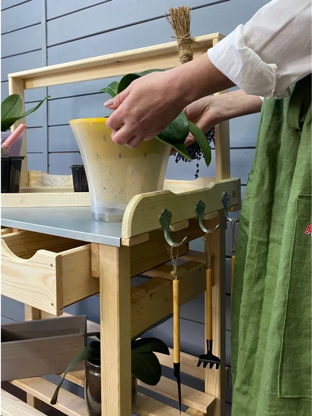 Стол садовый для рассады и растений