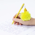 Ручка с пушистой подвеской шариковая "YES, DUCK", СИНЯЯ, пишущий узел 0,7 мм