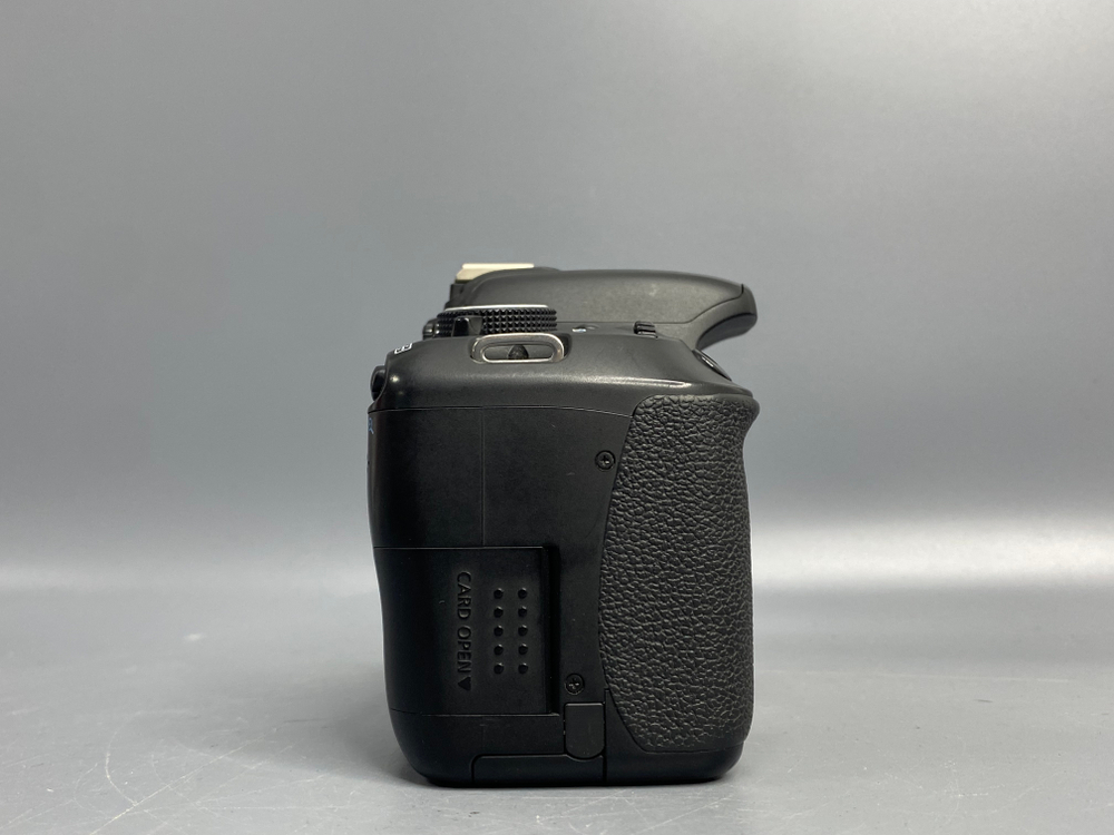 Canon 600D + kit 18-55mm 44.000 кадров